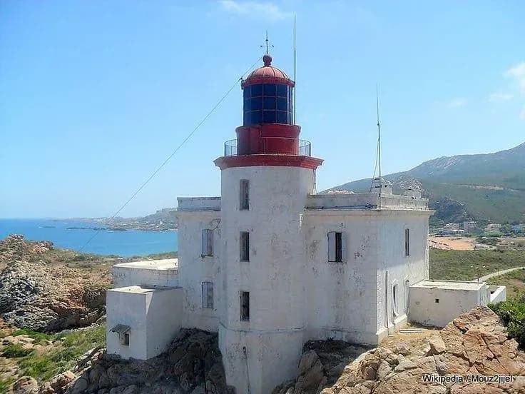 Phare de Ras Afia, sentinelle du littoral