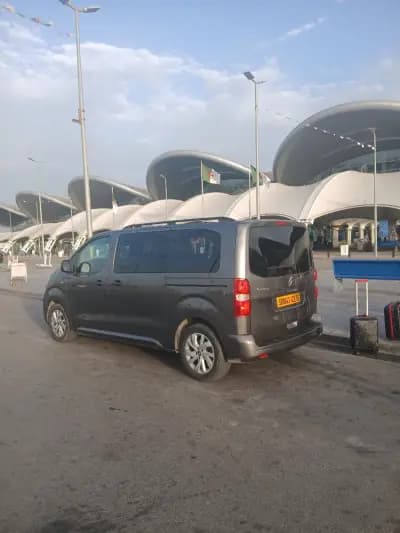 location-van-9-place-alger-i2