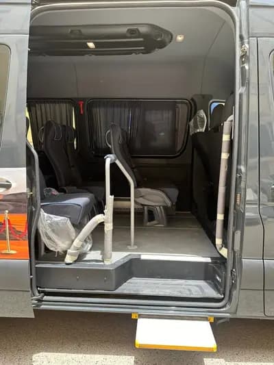 location-dun-minibus-mercedes-alger-i4