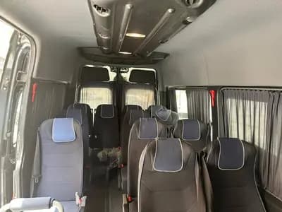 location-dun-minibus-mercedes-alger-i5