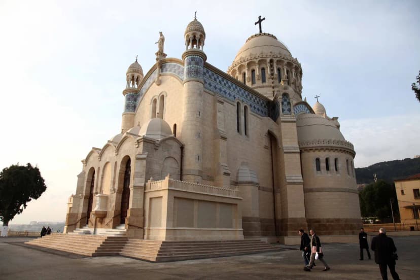 Basilique Notre-Dame d’Afrique : Madone des marins Basilique Notre-Dame d’Afrique : Madone des marins