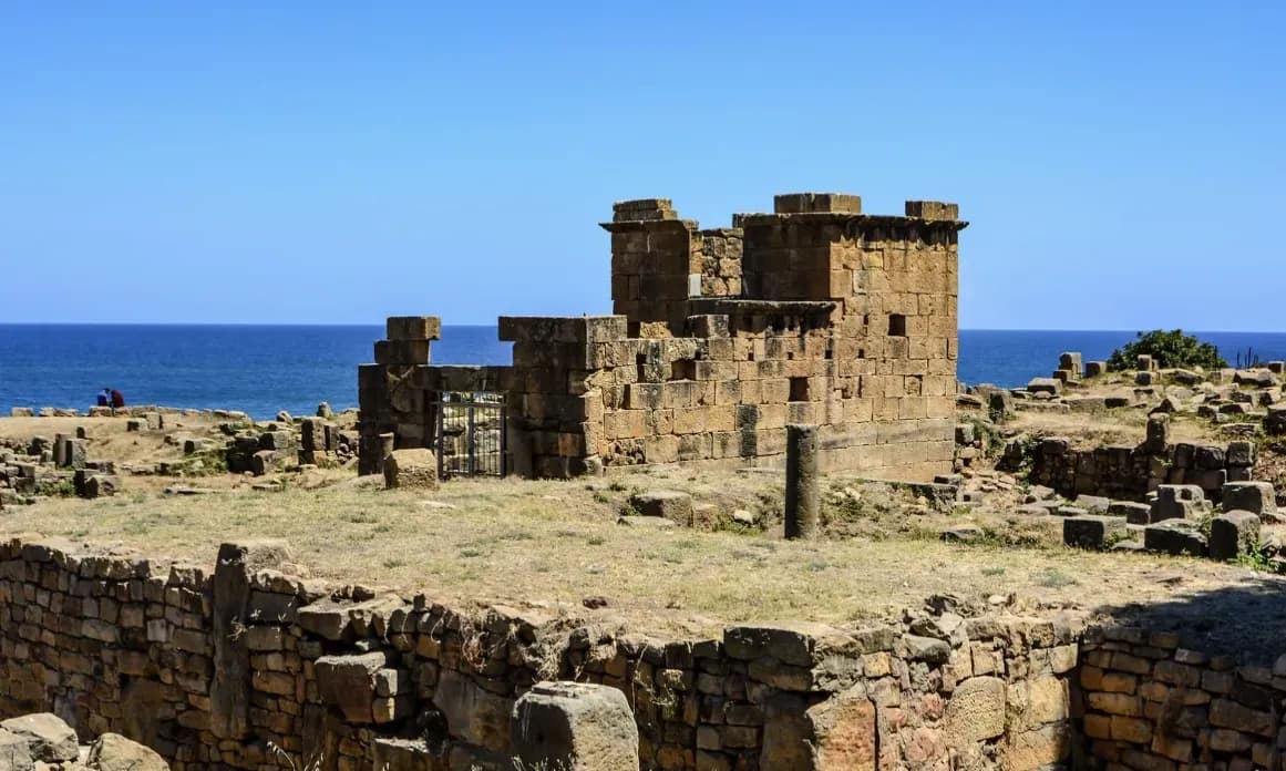 Tigzirt, perle côtière et vestige romain de Kabyli Tigzirt, perle côtière et vestige romain de Kabyli