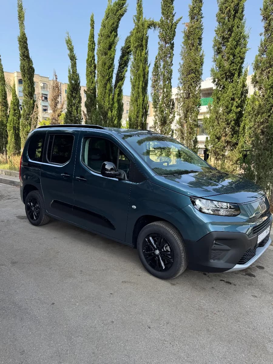 Voiture 5 places - avec ou sans chauffeur Voiture 5 places - avec ou sans chauffeur