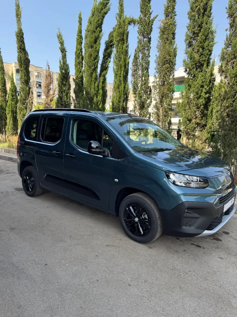 Voiture 5 places - avec ou sans chauffeur Voiture 5 places - avec ou sans chauffeur