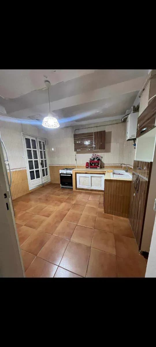 Bel F3 au 1er étage avec cour privée – Tout confor Bel F3 au 1er étage avec cour privée – Tout confor