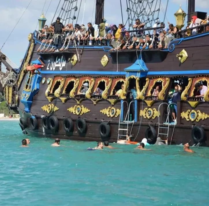 Bateau Pirate à Hammamet – Baignade et Animation Bateau Pirate à Hammamet – Baignade et Animation